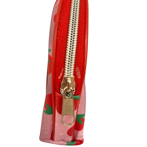 Strawberry Shortcake Cosmetic Brush Travel Set - Picture 4 of 8